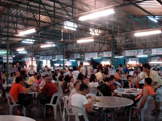 A *HUGE* hawker centre on Tanjong Tokong